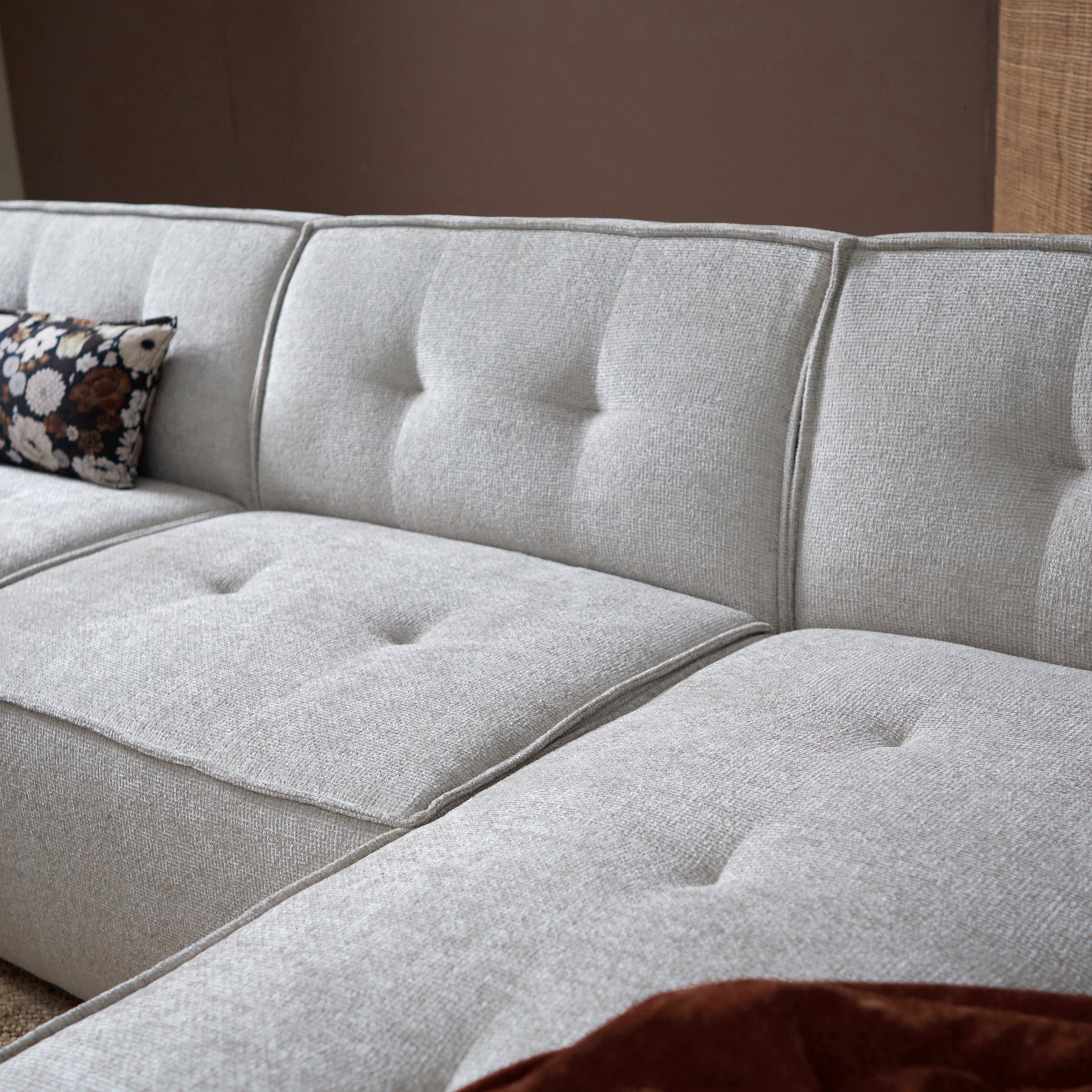 PEPP interiors Bank FLOW met chaise longue rechts in Majestic 603